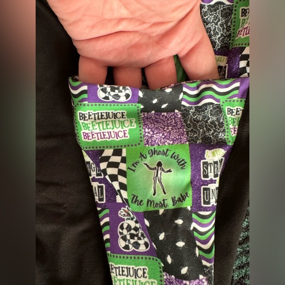 TC2 Beetlejuice Capri Length Leggings - Picture 4 of 5